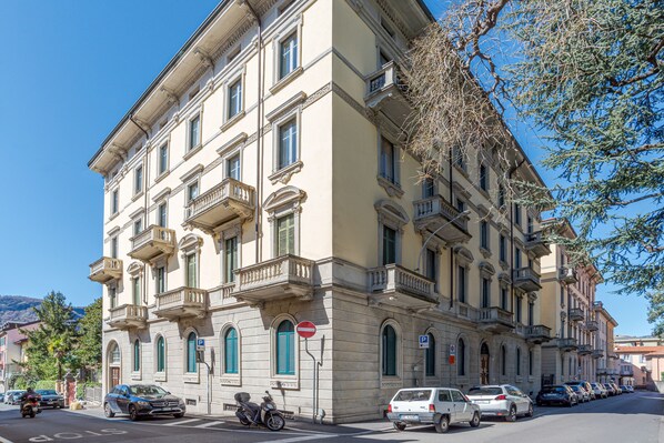 Gebäude