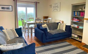 Dining Table Seacliff Holiday Home No.3 Dunmore East 