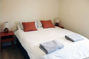 Bedroom 2 with Ziplink beds which can either be set up as 2 singles or 1 double. 