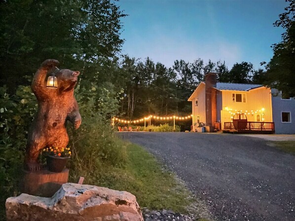 Home located right on the access road and shuttle line