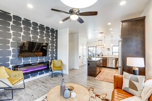 Living Room | 2nd Floor | Free WiFi | Smart TV | Electric Fireplace