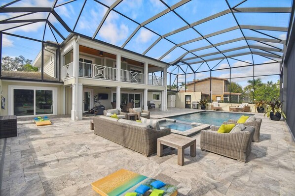 Lounge in the pool area