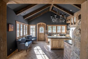 Fully stocked kitchen with all the essentials. 