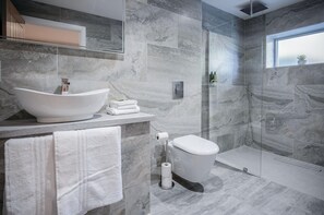 Suite 14 - Sleeping Giant Hotel - Pen Y Cae Inn (4434)