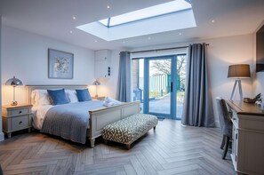Suite 15 - Sleeping Giant Hotel - Pen Y Cae Inn (4128)