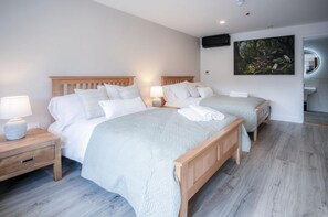 Suite 8 - Sleeping Giant Hotel - Pen Y Cae Inn (4333)
