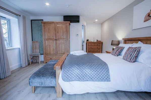 Suite 7 - Sleeping Giant Hotel - Pen Y Cae Inn (4355)