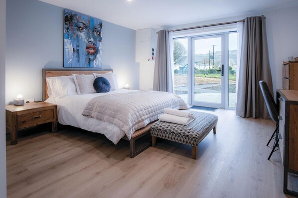 Suite 6 - Sleeping Giant Hotel - Pen Y Cae Inn (4383)
