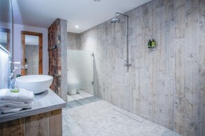 Suite 4 - Sleeping Giant Hotel - Pen Y Cae Inn (4475)