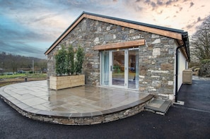 Suite 1 - Sleeping Giant Hotel - Pen Y Cae Inn (4622)
