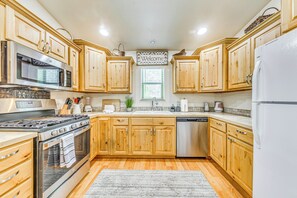 Kitchen | 2nd Floor | Cooking Basics | Dishwasher | Drip Coffee Maker