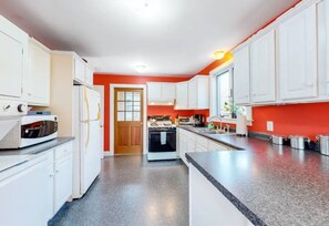 Full kitchen with great counter space