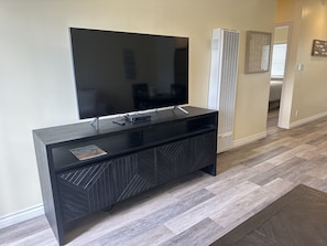 Living Room with 55" TV