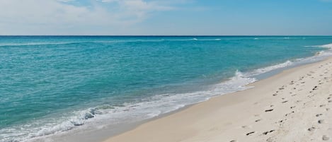 Only minutes from the beautiful white sandy beaches of the Emerald Coast!
