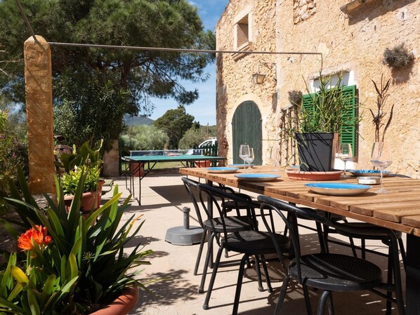 Outdoor dining