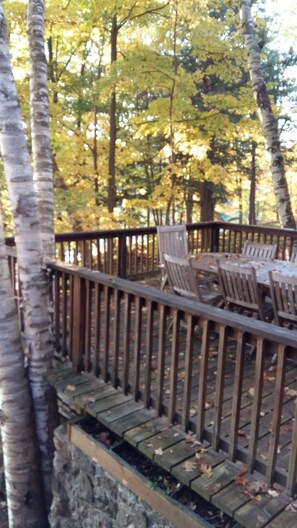 Upper Level Deck for dinning
