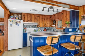 Open Kitchen with Breakfast Bar