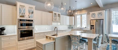 South Dakota Vacation Rental | 4BR | 2.5BA | Step-Free Access | 2,700 Sq Ft