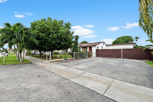 Wide view of property - plenty of parking space