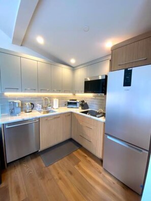 Great kitchen space with all brand new appliances 