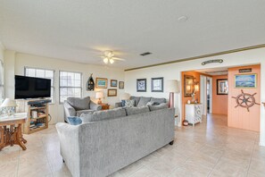 Living Room | Free WiFi | Smart TV | Central A/C & Heating | 1,500 Sq Ft