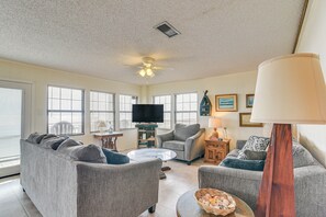Living Room | Queen Sleeper Sofa