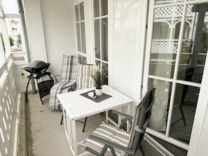 Balkon mit kleiner Grillmöglichkeit