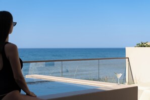 Exquisite plunge pool details with sea views. 