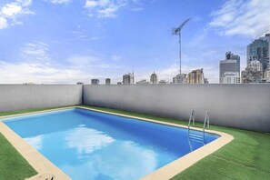 Shared roof top pool