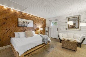 6-web-or-mls-812-young-st-cowboy