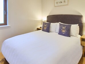 Cobnut Barn, Bonnington - Host & Stay