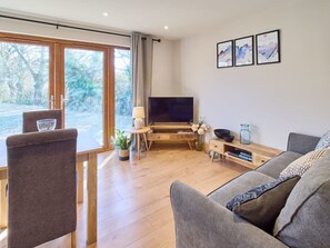 Oak Barn, Bonnington - Host & Stay