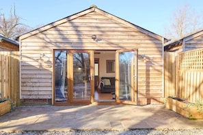 Willow Barn, Bonnington - Host & Stay