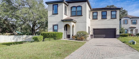 Haines City Vacation Rental | 3BR | 3.5BA | 2,017 Sq Ft | Step-Free Entry