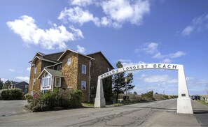 Beach Haven is located right at the Bolstad Beach Approach.