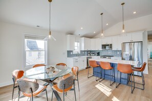 Dining Area | Kitchen | Coffee Maker | Cooking Basics | Single-Story Condo