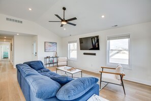 Living Room | Roku TVs | Free WiFi