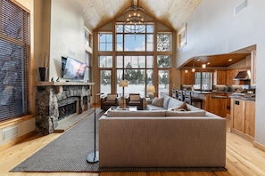 12465 Lookout Loop Truckee CA-print-007-003-Interior-3101x2068-300dpi