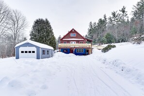 Cabin Exterior | Driveway Parking (4 Vehicles) | RV/Trailer Parking