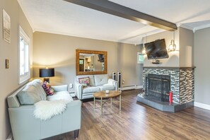 Living Room | Smart TV | Wood-Burning Fireplace | Main Floor