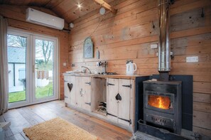 The Hygge Hut - 1 Bed - Freshwest Beach Retreat (23581)