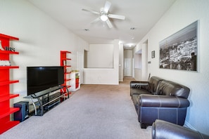 Family Room | Flat-Screen TV | Private Office | Central Air Conditioning/Heat