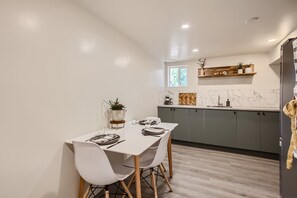 Kitchen & dining