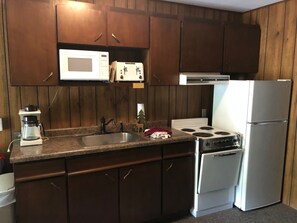 Hugel 1 - Full Kitchen with Refrigerator, Stove, Microwave, and Coffee Pot