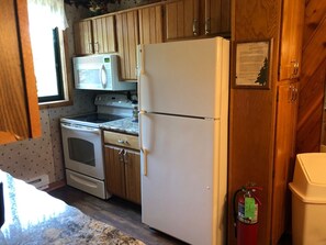 Family Times 3 - Full Kitchen with Refrigerator, Stove, Dishwasher, Microwave, and Granite Counter Tops