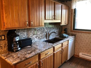 Family Times 3 - Full Kitchen with Refrigerator, Stove, Dishwasher, Microwave, and Granite Counter Tops