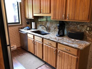 Family Times 4 - Main Level Full Kitchen with Stainless Steel Appliances Refrigerator, Microwave, Stove, and Dishwasher, Coffee Pot, and Granite Countertops.