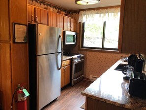 Family Times 4 - Main Level Full Kitchen with Stainless Steel Appliances Refrigerator, Microwave, Stove, and Dishwasher, Coffee Pot, and Granite Countertops.