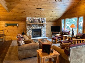 Misbehaven - Large Living Room with New Gas Fireplace, Cable TV, DVD, and door leading to Deck (Gas Grill), Ceiling Fan. New Carpeting Throughout!