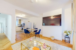 Living Room / Lounge